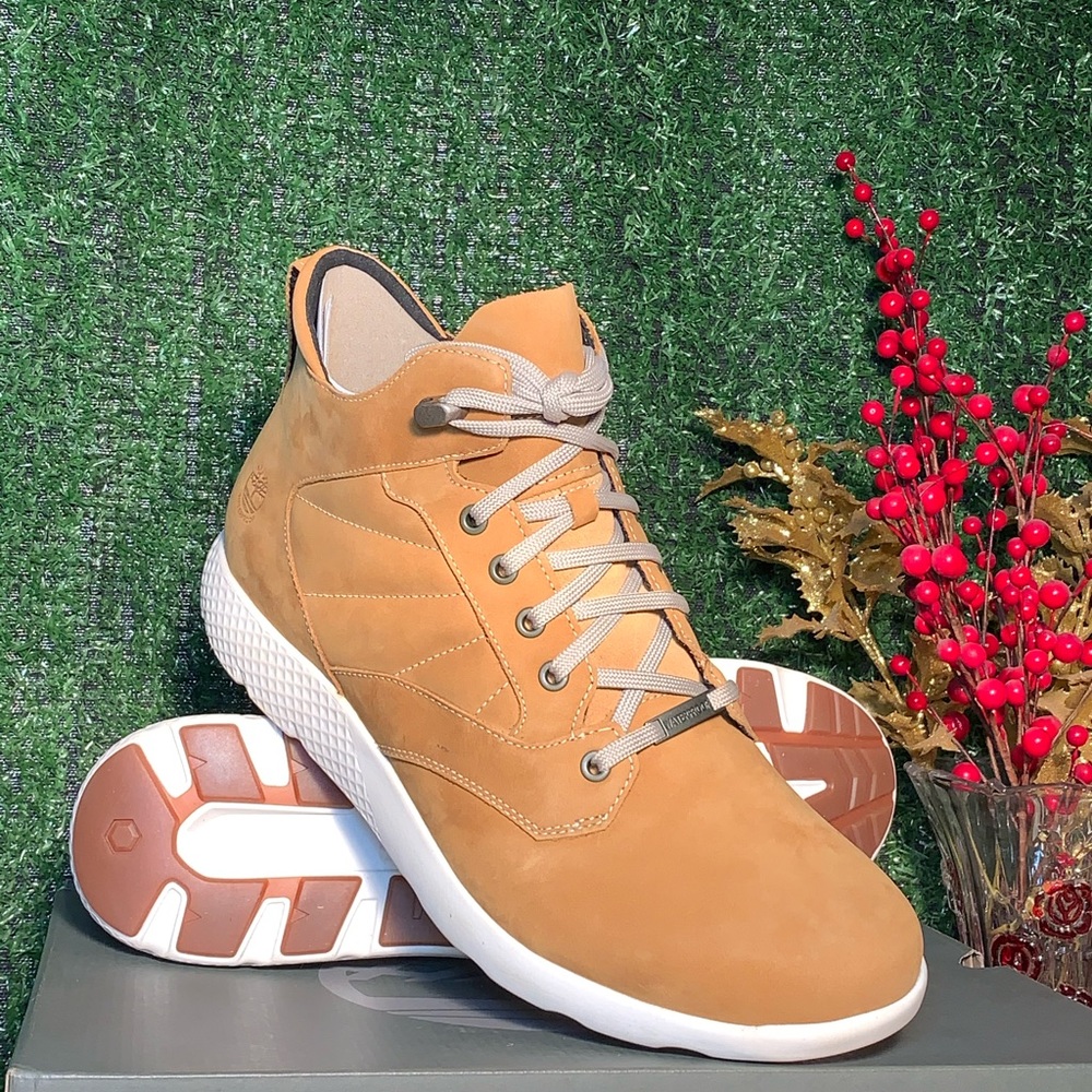 TIMBERLAND MEN'S FLYROAM WATERPROOF CHUKKA SNEAKER - Picture 8 of 8